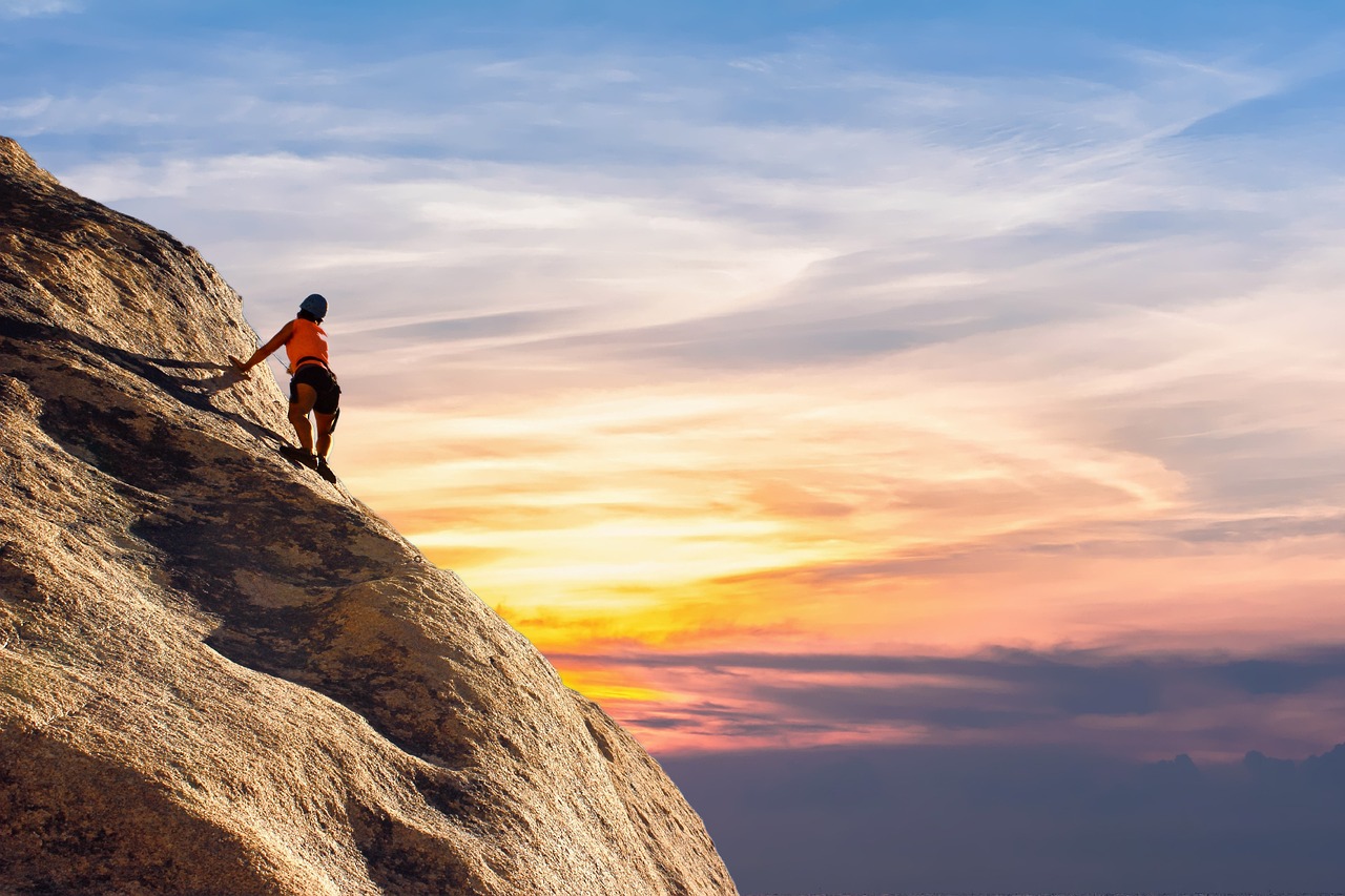 Mountain climber, sky, landscape — La Grada Online: The Ultimate Football News Platform